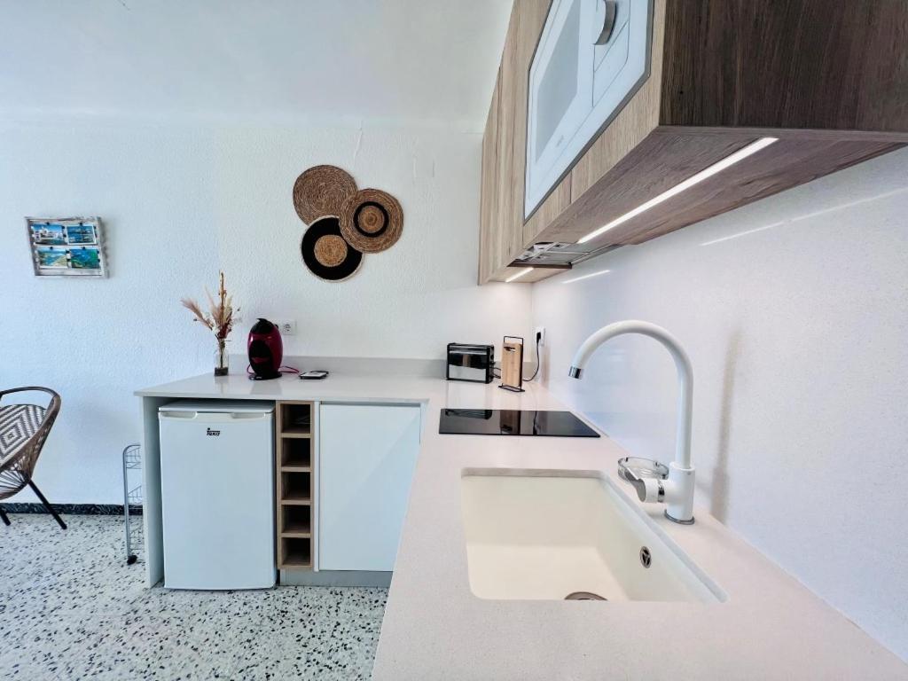 Sylvia 4A - Estudio En Primera Linea De Mar - Centrico - Terraza Vista Mar - Playa - Wifi Apartment Empuriabrava Bagian luar foto